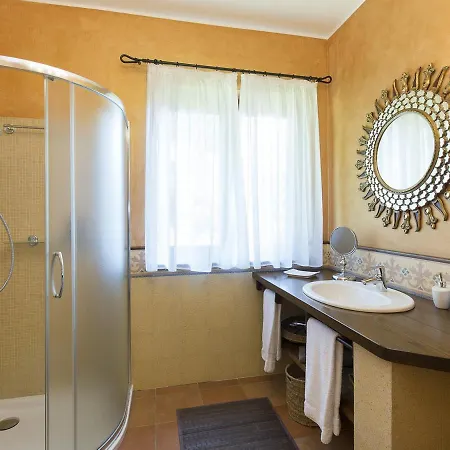 Villa Sleeps 8 Pool Air Con Wifi Lesa