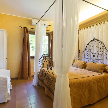 Sleeps 8 Pool Air Con Wifi * Lesa