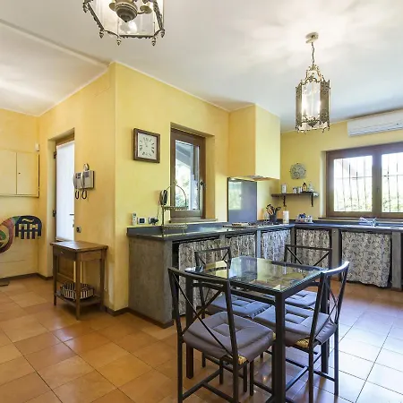 Villa Sleeps 8 Pool Air Con Wifi Lesa