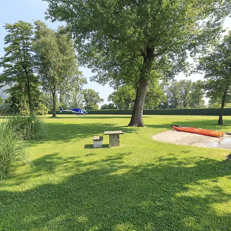 Sleeps 8 Pool Air Con Wifi Lesa