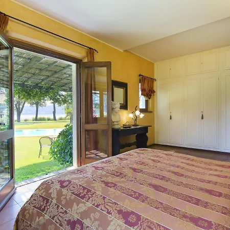 Villa Sleeps 8 Pool Air Con Wifi