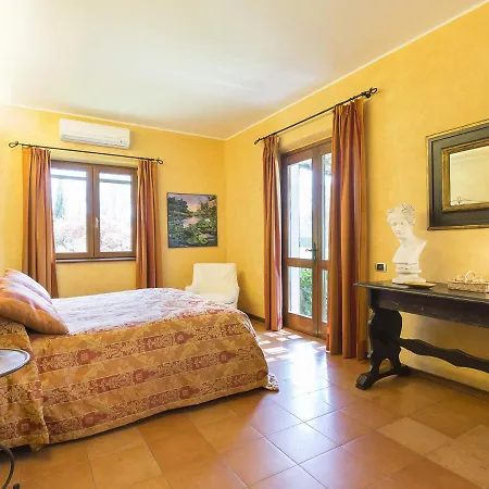 Villa Sleeps 8 Pool Air Con Wifi