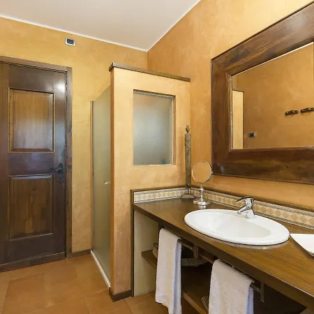 Sleeps 8 Pool Air Con Wifi * Lesa