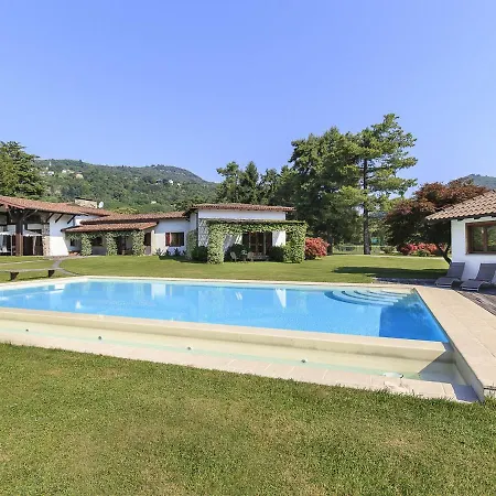 Sleeps 8 Pool Air Con Wifi Villa