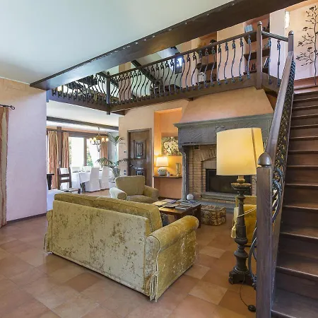 Villa Sleeps 8 Pool Air Con Wifi