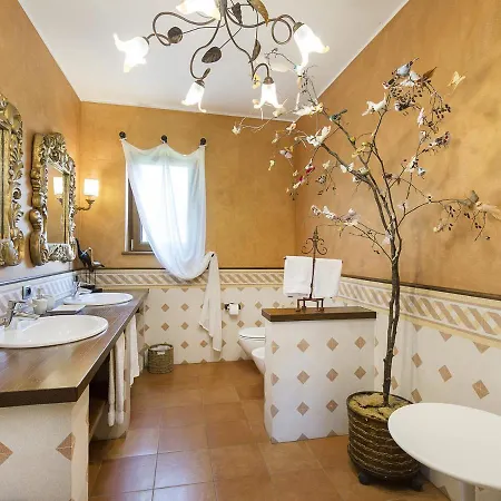 Sleeps 8 Pool Air Con Wifi Lesa